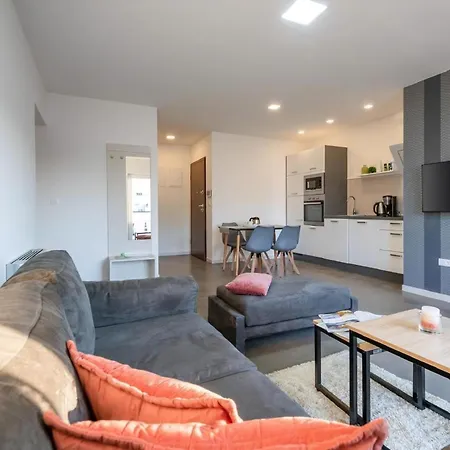 In Mit Privatem Balkon Apartamento Pula