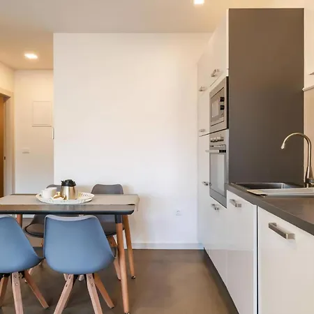Apartment In Mit Privatem Balkon Pula