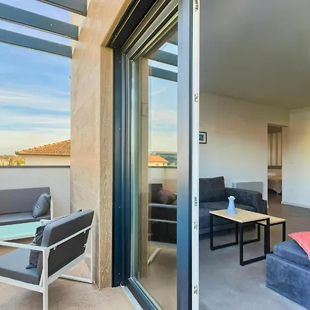 In Mit Privatem Balkon Pula