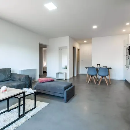 Apartment In Mit Privatem Balkon